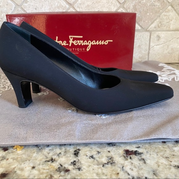 SALVATORE FERRAGAMO Black Pumps NARROW - Picture 5 of 16